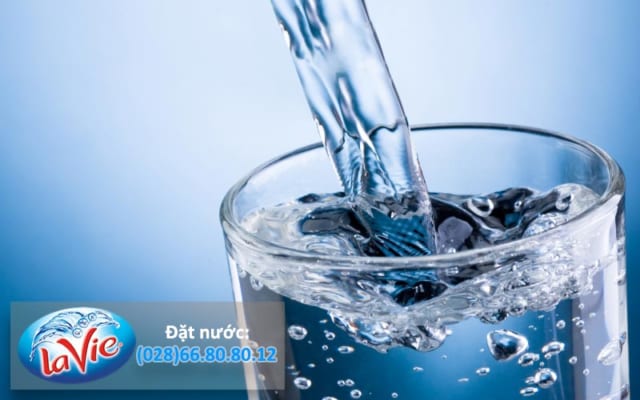 10 lợi ích cần biết của nước khoáng